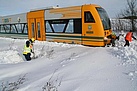 THW-Helfer entfernen den Schnee