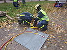 vor arbeiten mit dem hydraulischen Rettungsgerät müssen die Betriebsstoffe geprüft werden