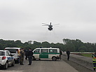 Mittels Hubschrauber wurden durch die Bundeswehr die angelieferten Sandsäcke und BigPacks an die Deiche geflogen